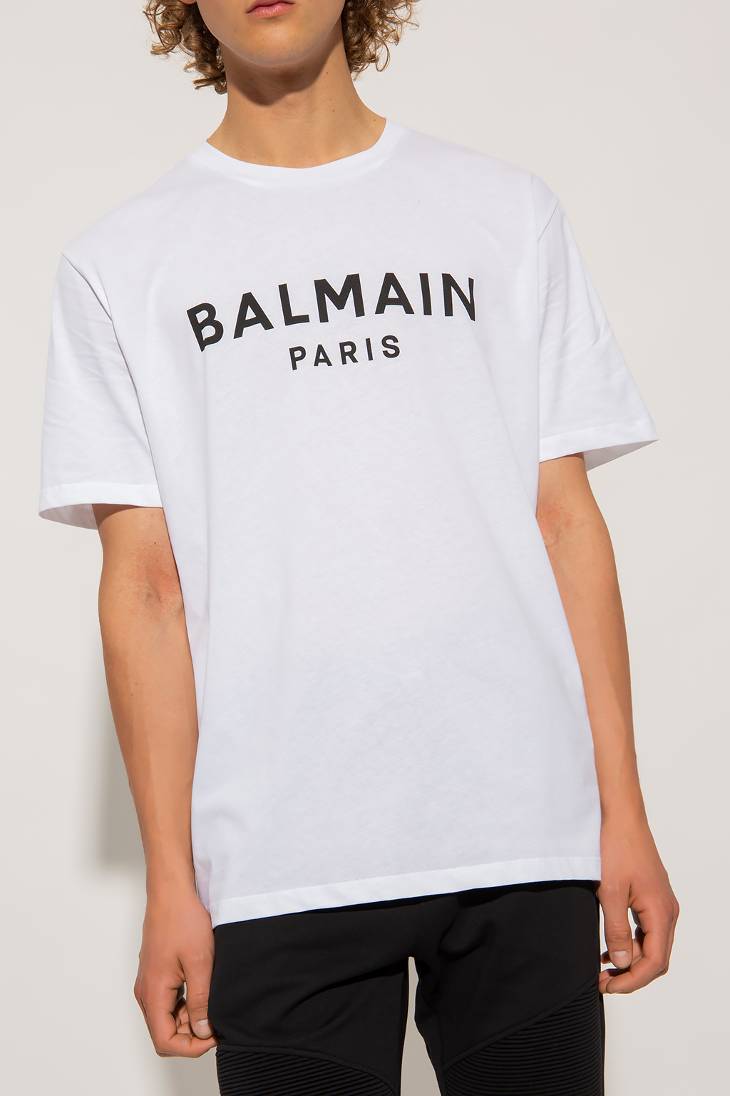 Tシャツ・カットソー BALMAIN FW25 CROPPED TEE BIG LOGO (BF1EE020BB02 EAB) T-shirt with Balmain Paris print - Women | BALMAIN
